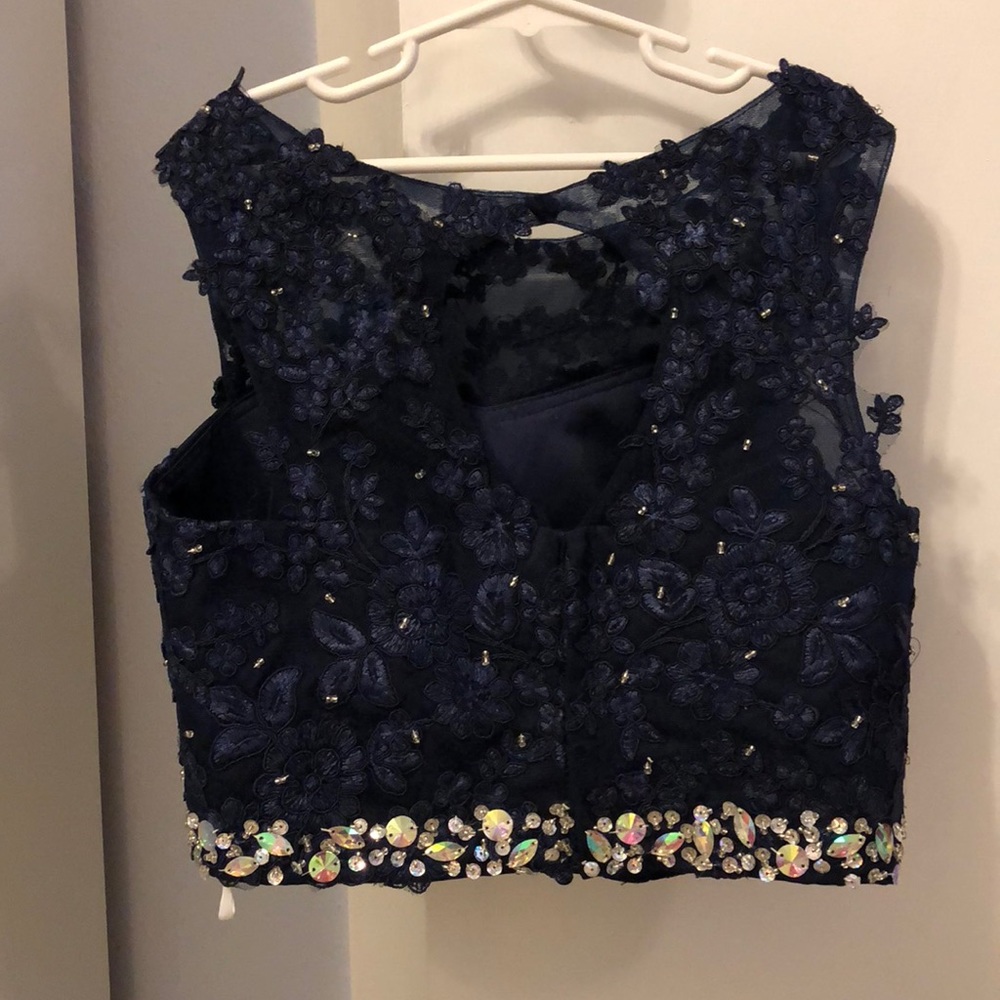 Formal dress - Picture 3 of 6